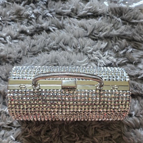 Silver Clutch Elegant Embelished Sparkle New With Tags - Picture 1 of 4